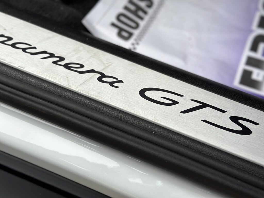 R.3(2021)年 ポルシェ パナメーラスポーツツーリスモ GTS PDK 4WD 後期