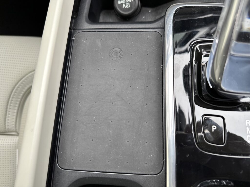 R.3(2021)年 ボルボ XC60 B5 AWD インスクリプション 4WD