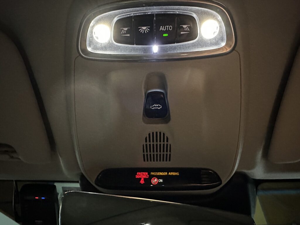 R.3(2021)年 ボルボ XC60 B5 AWD インスクリプション 4WD