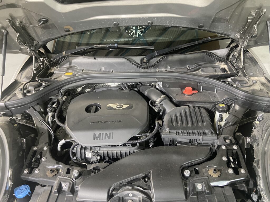 H.28(2016)年 BMW MINI ミニクラブマン クーパー