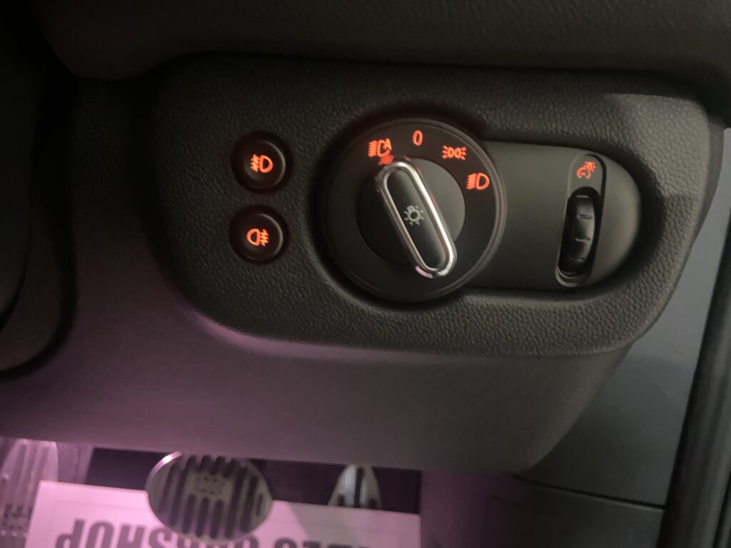 H.28(2016)年 BMW MINI ミニクラブマン クーパー