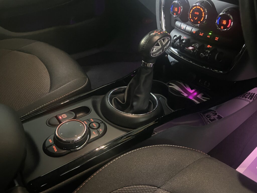 H.28(2016)年 BMW MINI ミニクラブマン クーパー