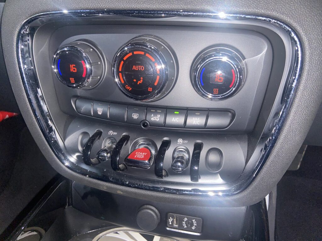 H.28(2016)年 BMW MINI ミニクラブマン クーパー