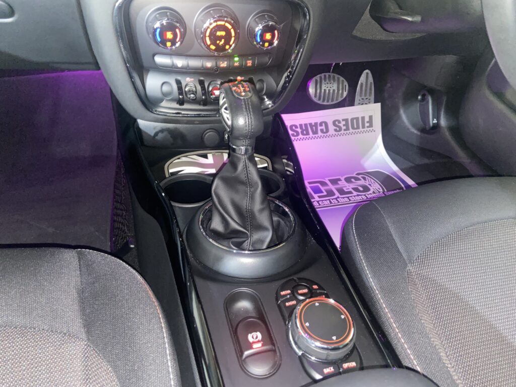 H.28(2016)年 BMW MINI ミニクラブマン クーパー