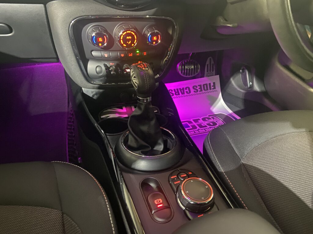 H.28(2016)年 BMW MINI ミニクラブマン クーパー