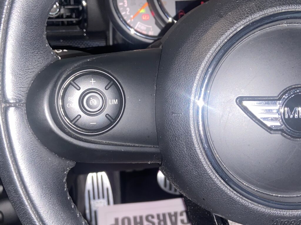 H.28(2016)年 BMW MINI ミニクラブマン クーパー