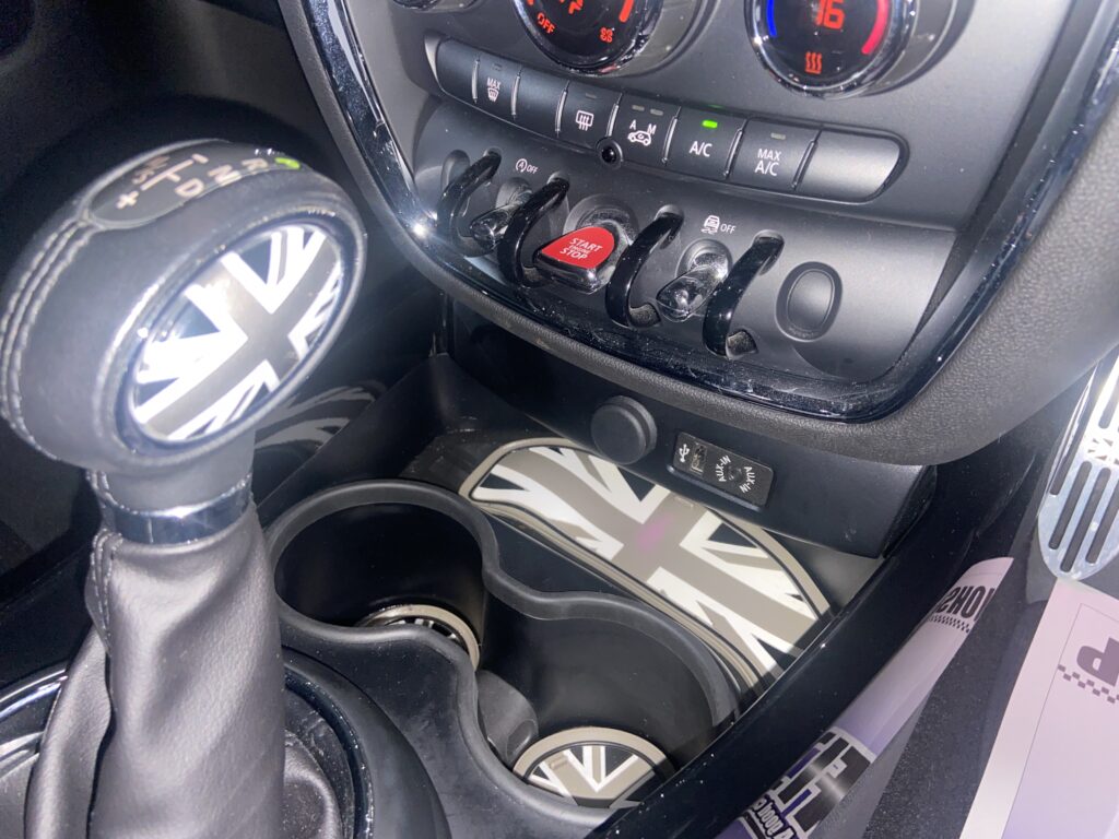 H.28(2016)年 BMW MINI ミニクラブマン クーパー