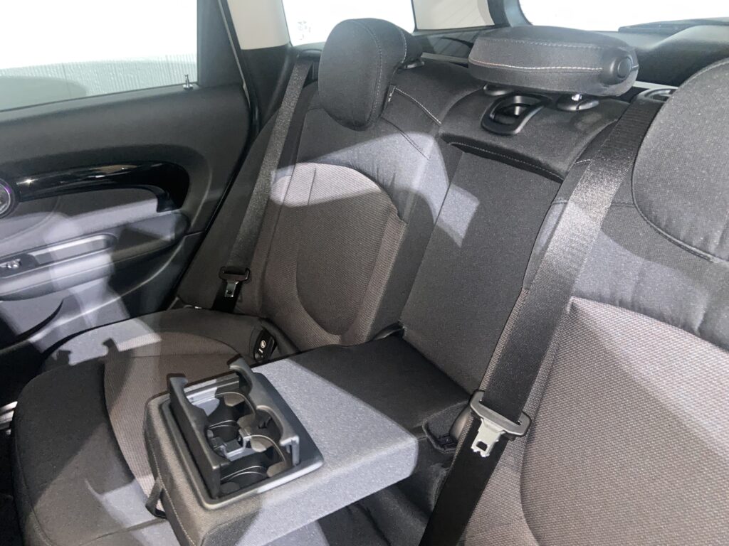 H.28(2016)年 BMW MINI ミニクラブマン クーパー